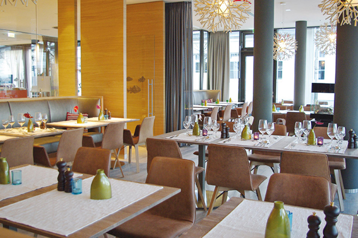 Maverick stóll m/viðarfótum