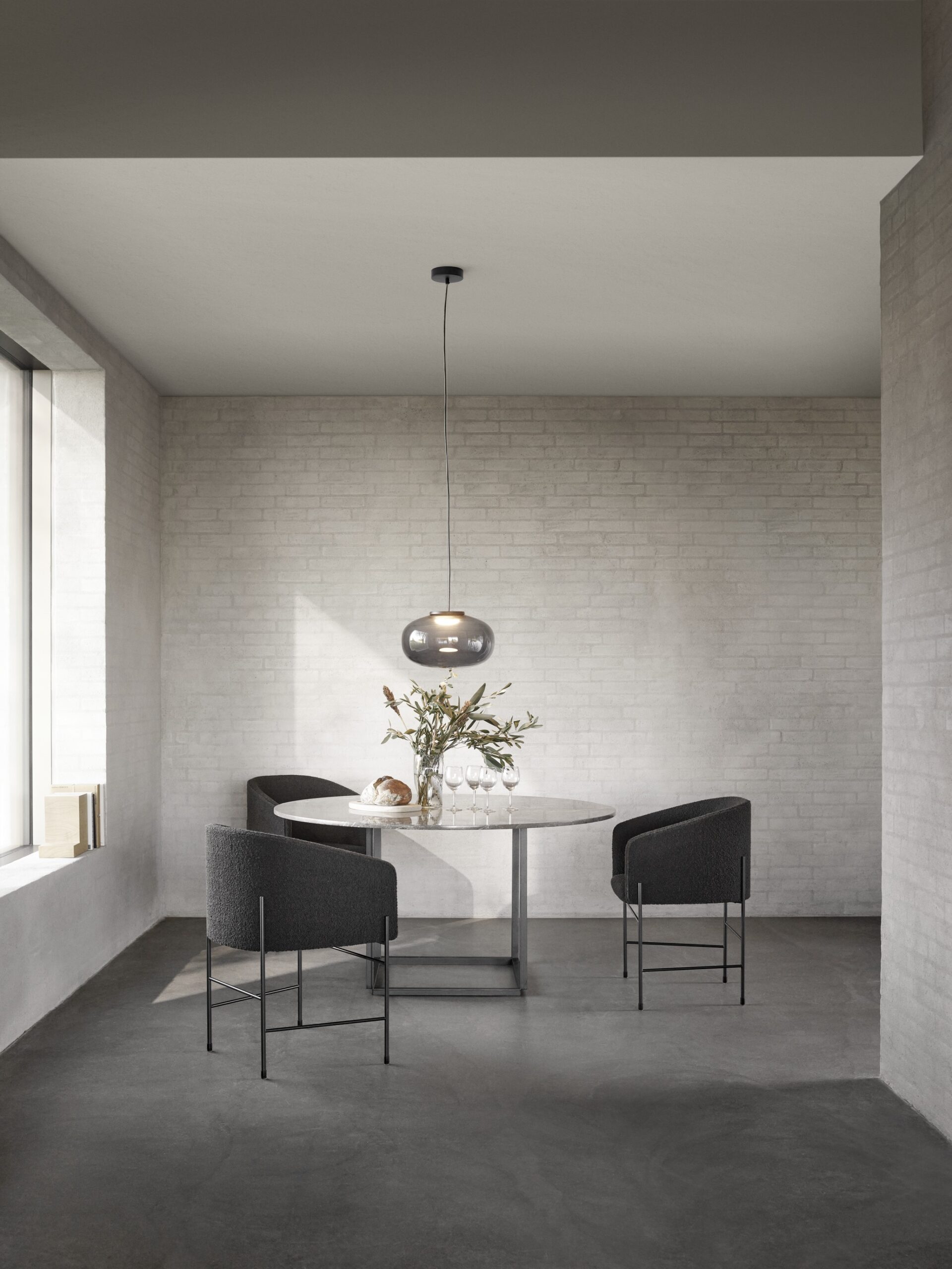 New Works_Karl-Johan Pendant Large_Smoked Glass_Florence Dining Table Ø145_Gris du Marais_Covent Chair