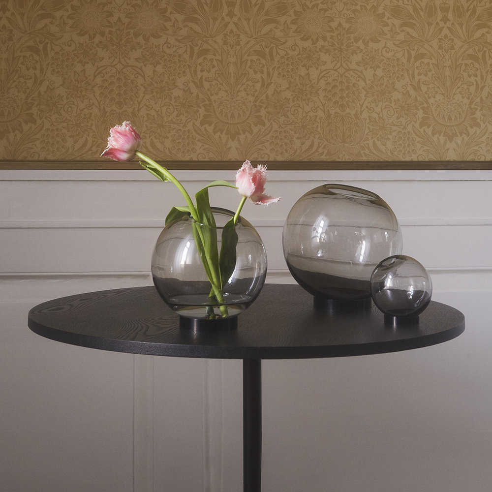 globe-vase-black-medium-133254