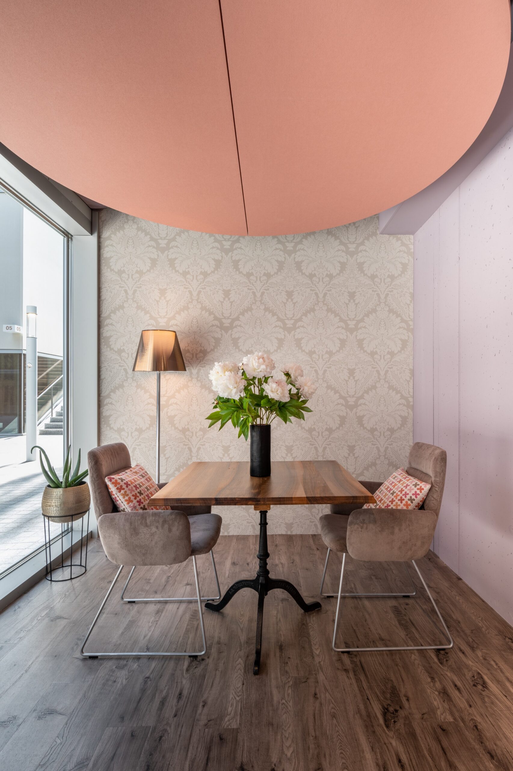 objkekt-cermony-bliss-center-arva-e-lounge-arva-light-chr-c-marcel-meier-5-2000x-q90