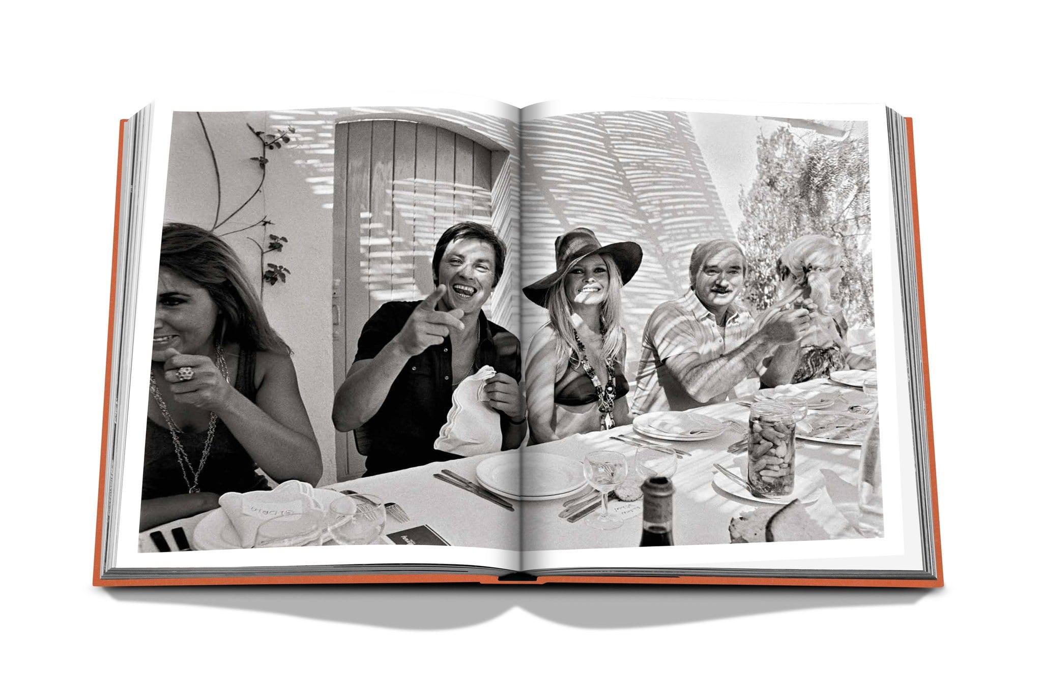 St.-Tropez-Spread-8_2048x