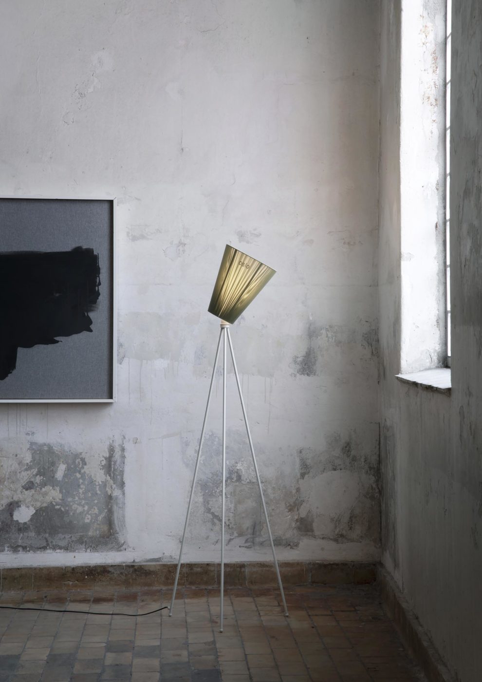 Oslo_Wood_lamp_light-grey_olive-green_gallery_Northern_Photo_P_O_Solvberg_Low-res-990x1400
