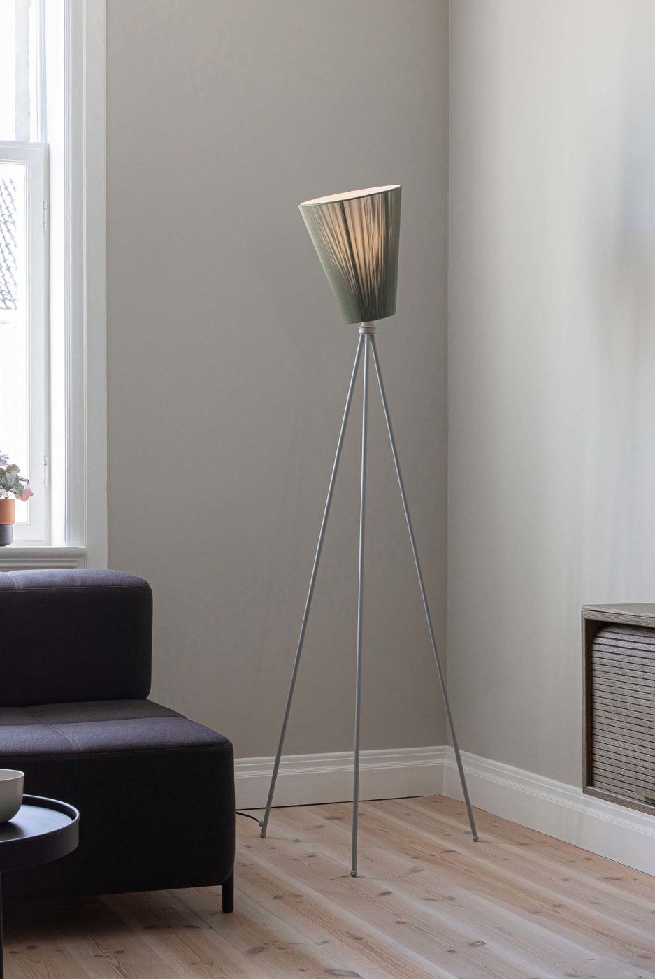 Oslo_Wood_lamp_light-grey_olive-green_livingroom_Northern_Photo_Anne_Andersen_Low-res-937x1400