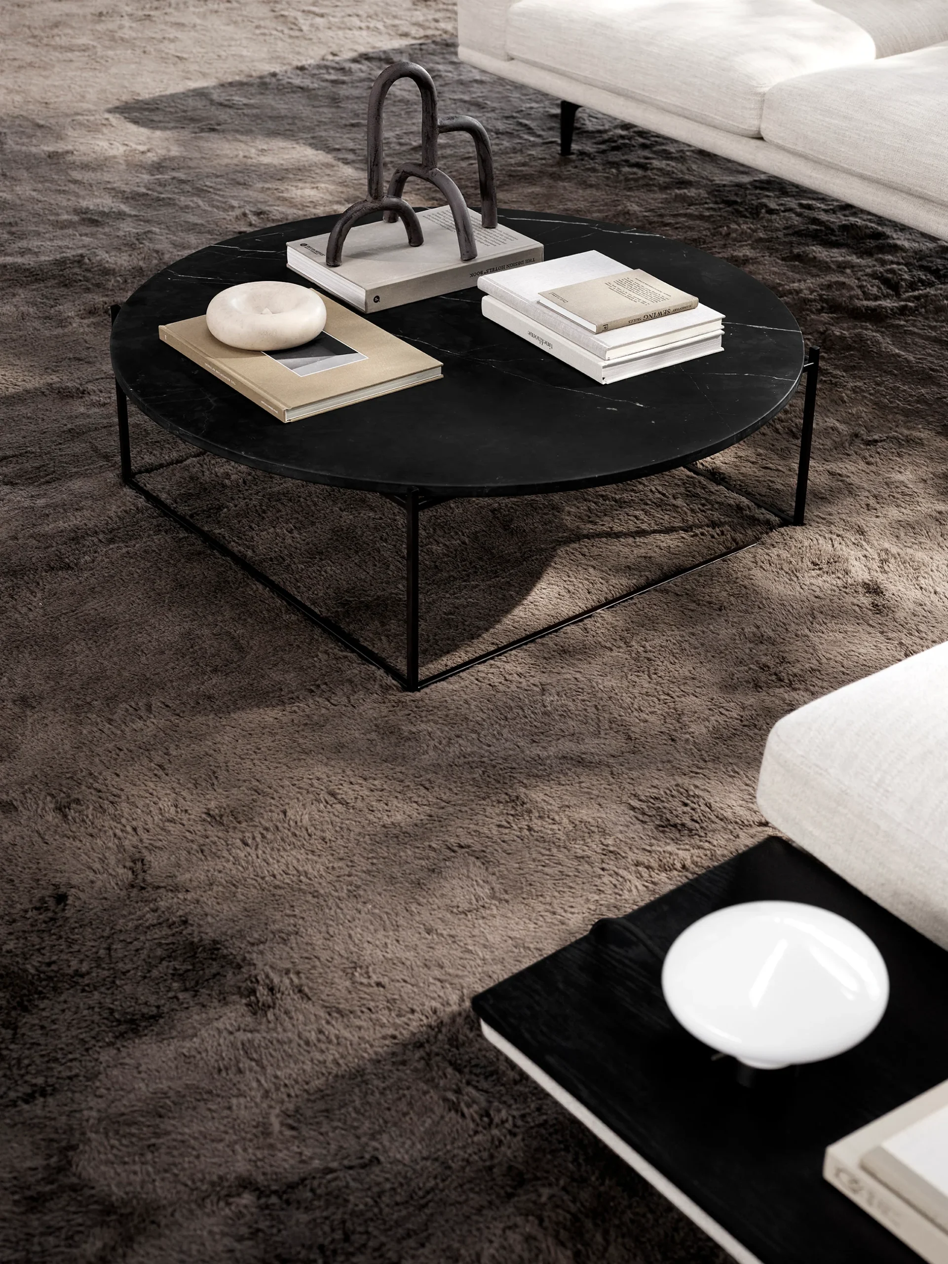 Circle_Coffee_table_Surface_modul_12_Julie_col._4_Elba_rug_Taupe_72_dpi.jpg