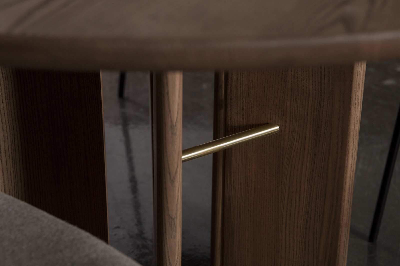 VELVET_FAN_dining_table_004