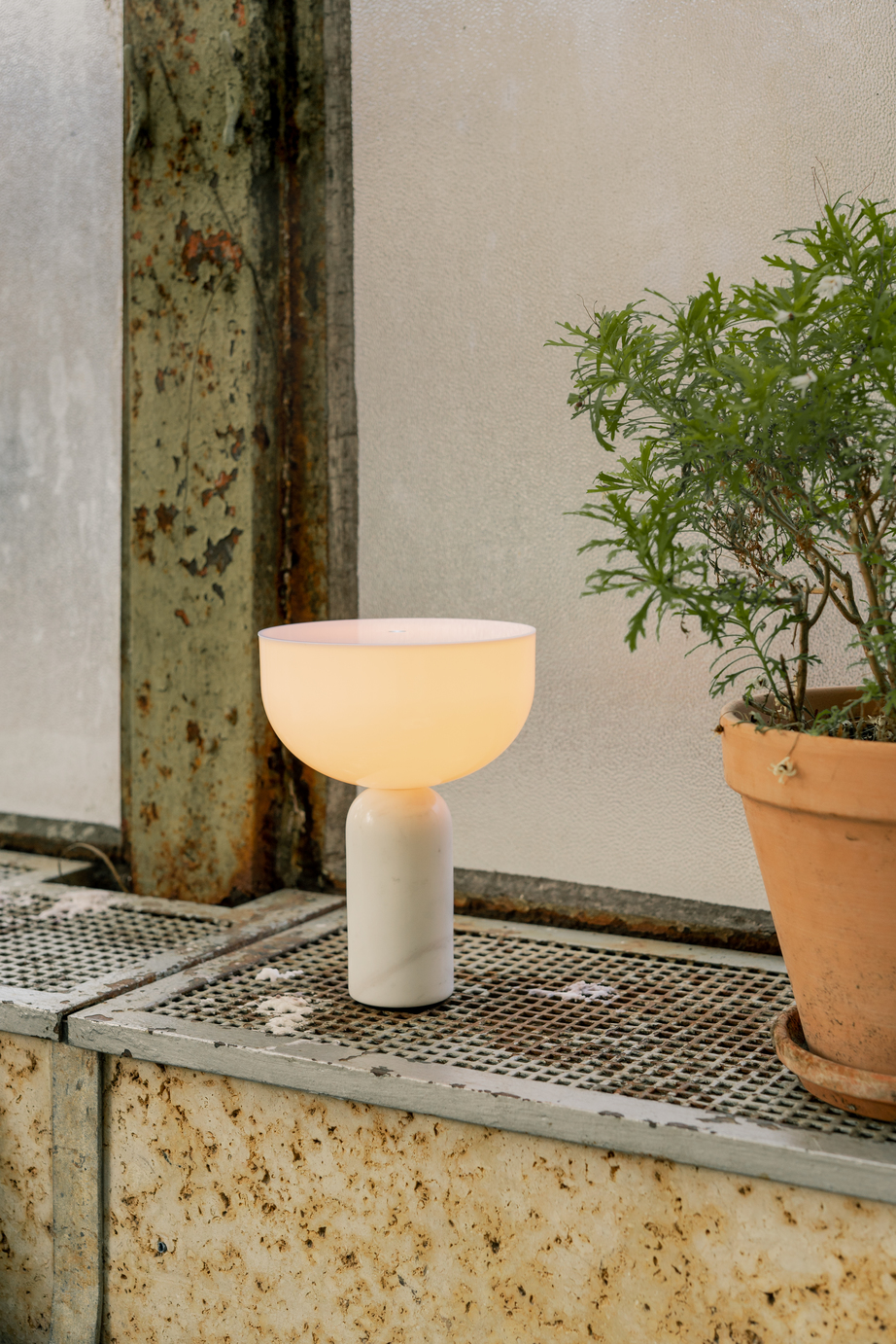 New_Works_Orangerie_2022_Kizu_Portable_Table_Lamp_White_2