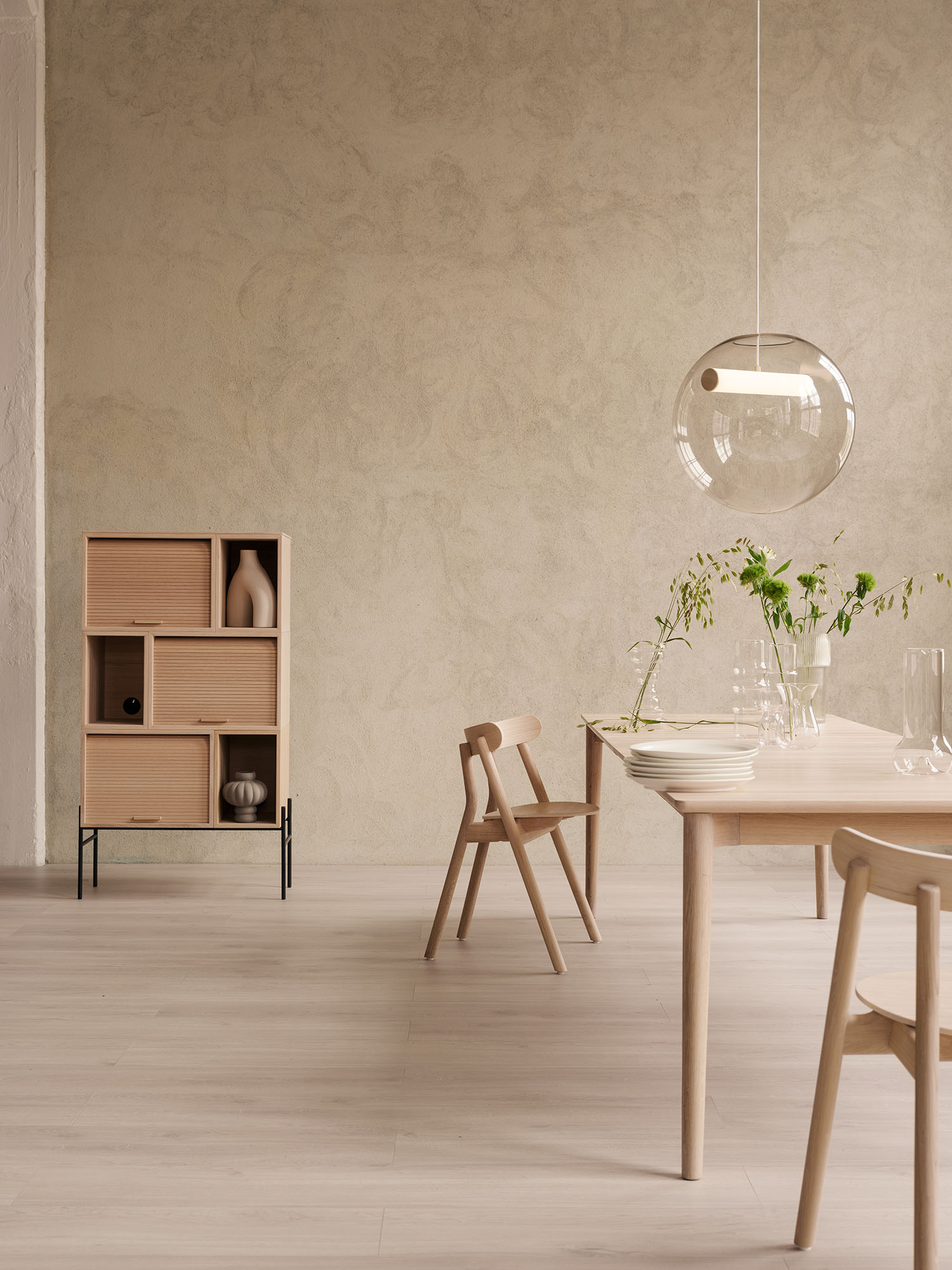 Expand_table_Hifive_light-oak_Reveal_large_Northern_Ph_Einar_Aslaksen_Low-res