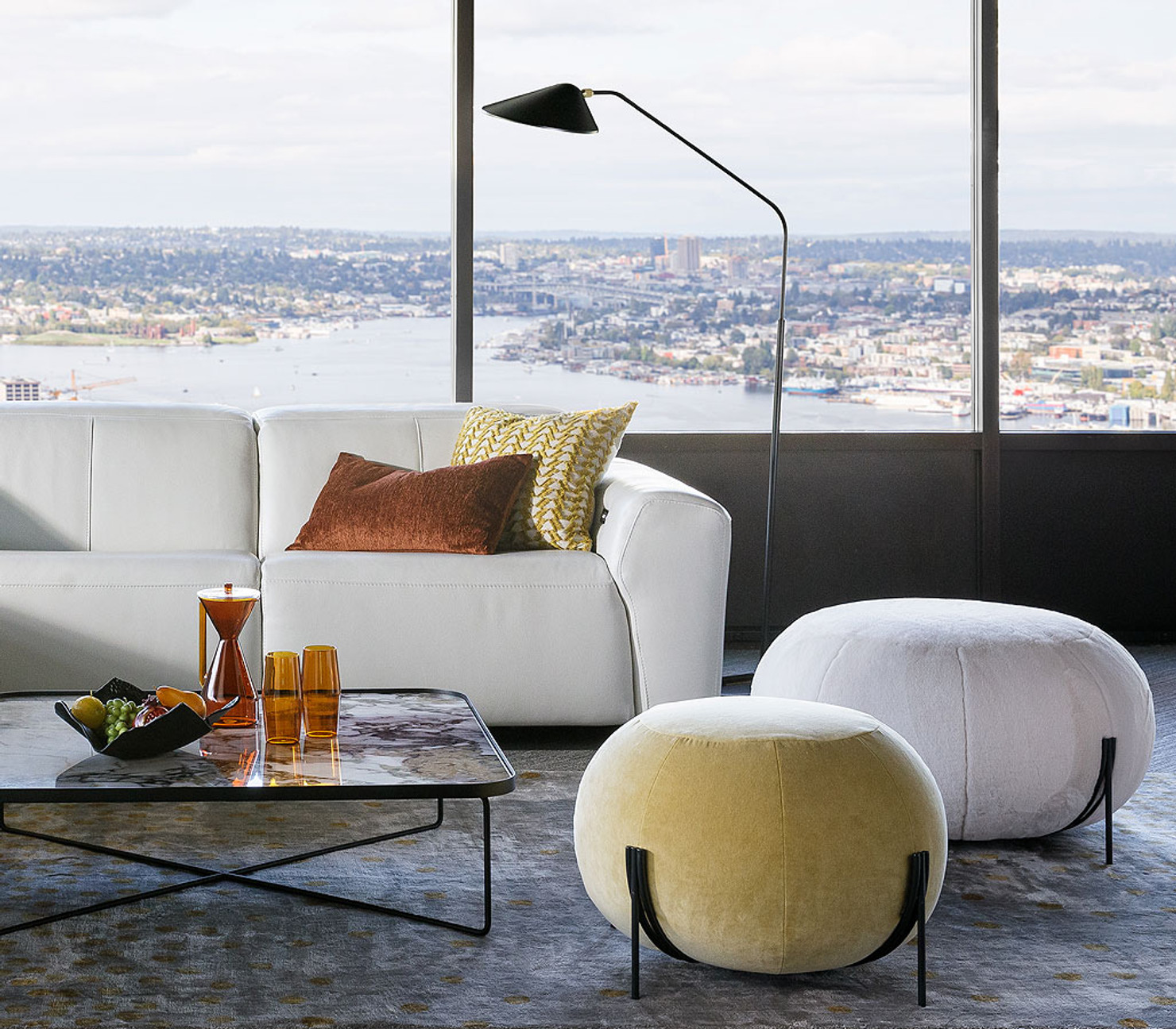 Cattelan_coffee_table_poufs__72241