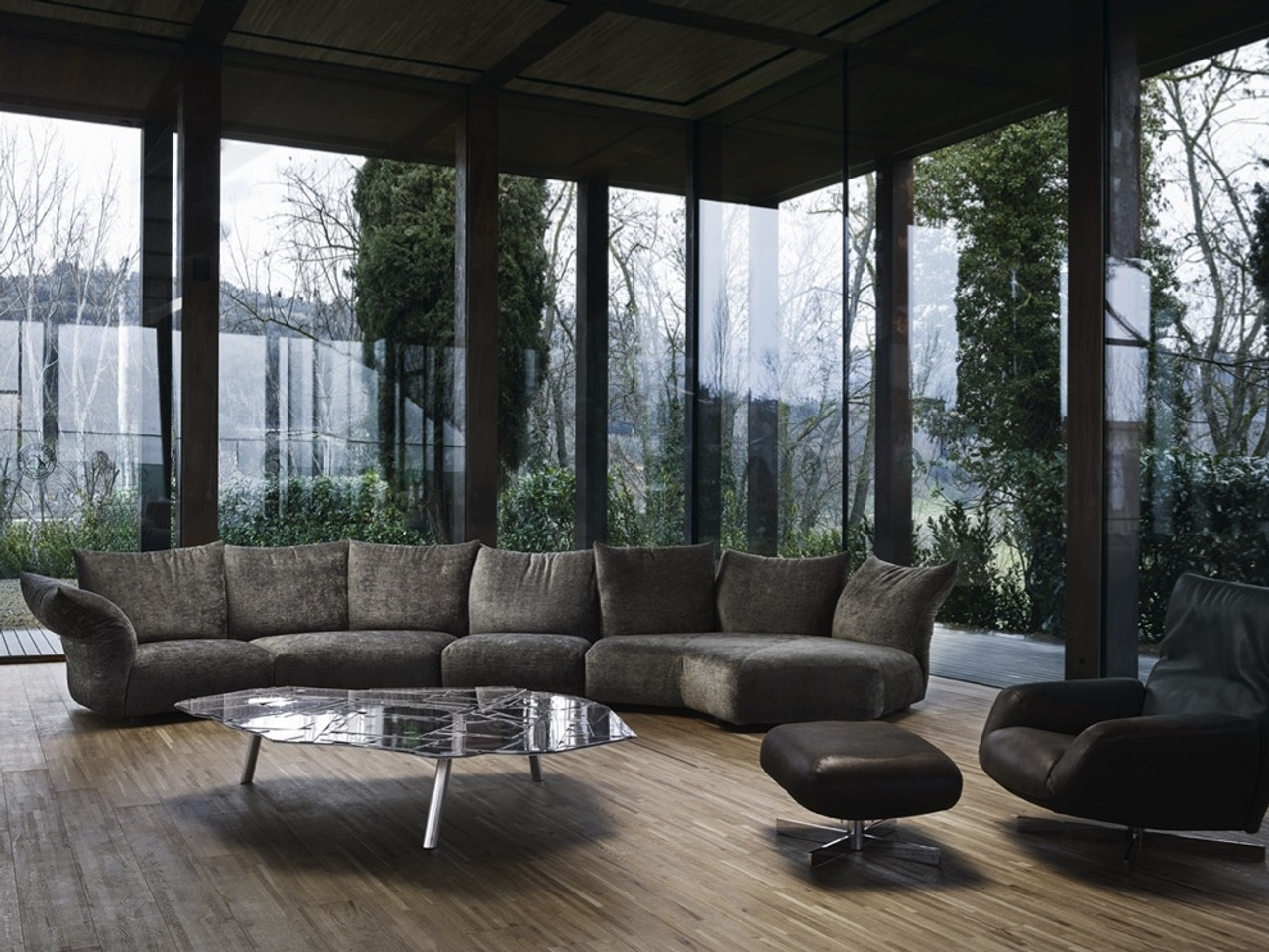 c53e12d1709e1d9b8d43f56205b768d094753b9f_chaplins_edra_standard_sofa_lifestyle__32017