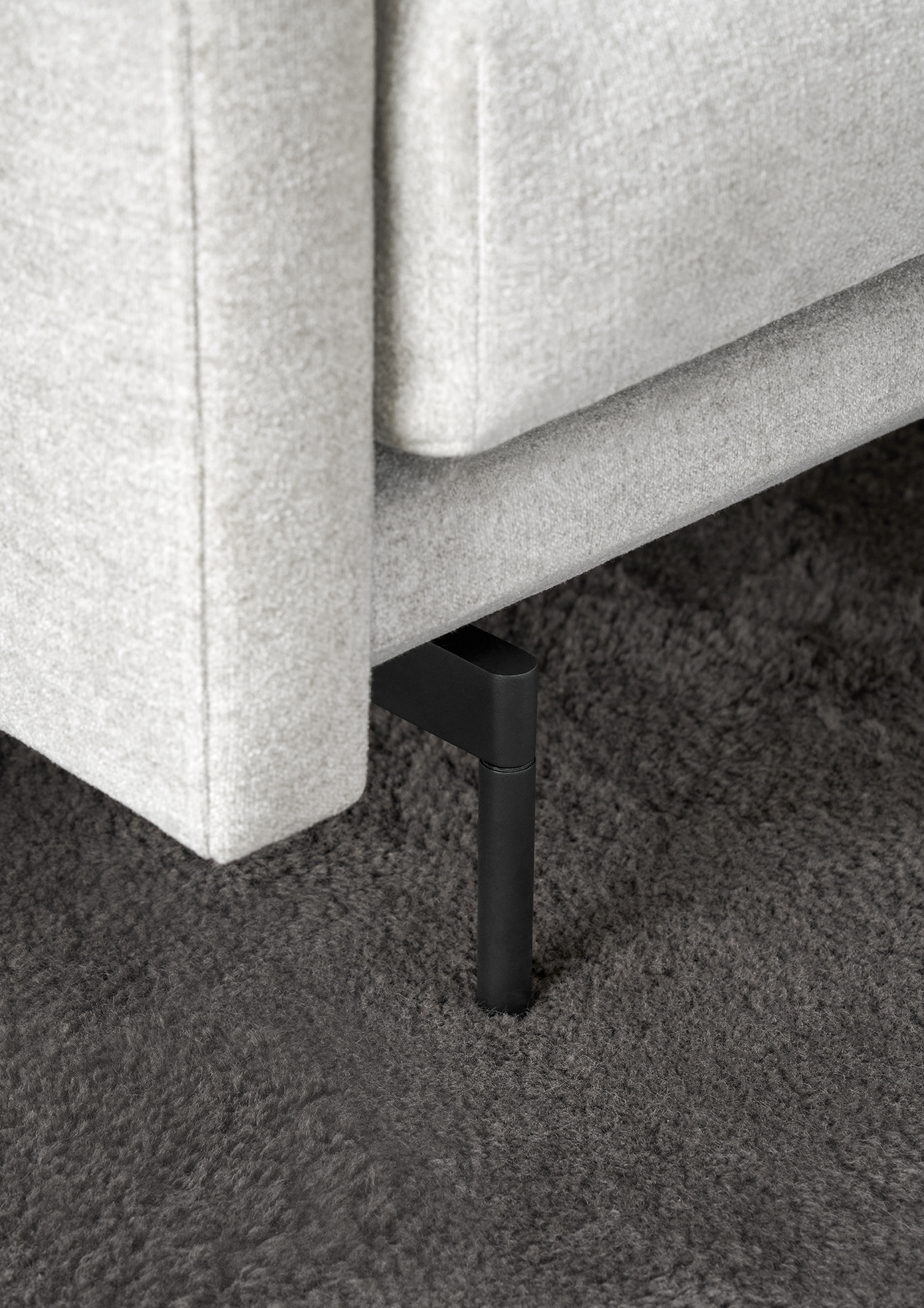 Trace_3 seater sofa without scatters_Navona col. 2_Elba rug_72 dpi