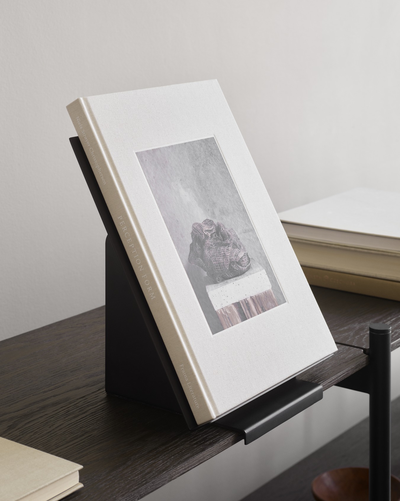 Wendelbo_Formal_Magazine_Stand_300_dpi
