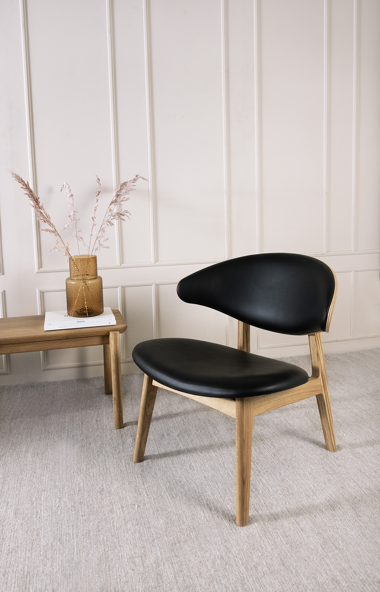 KLC02S_RAM_shell_lounge_chair_C4_oak_NordicSpoorBlackFabric_005