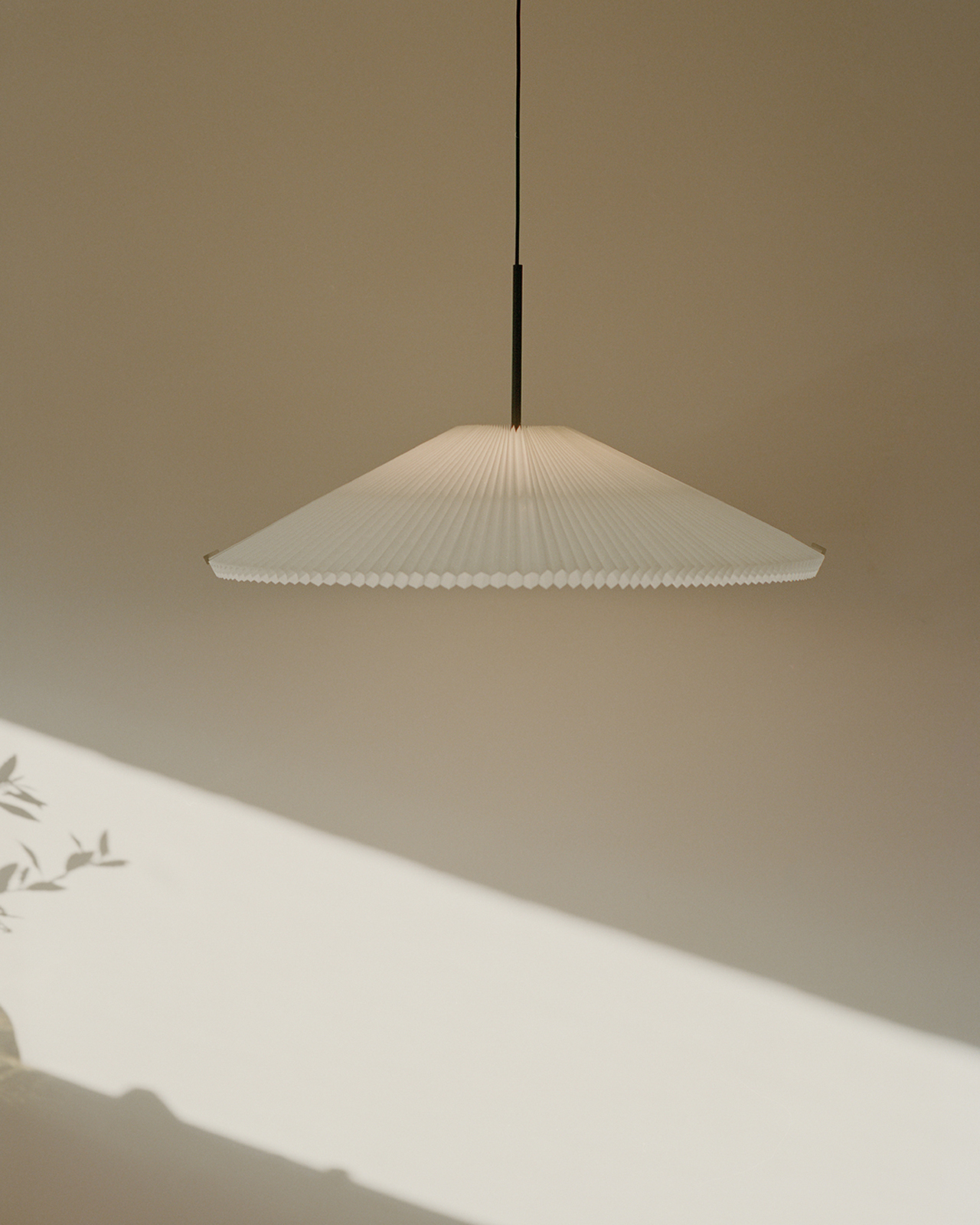 1080x1350_New-Works_Lifestyle_22220_Nebra-Pendant-Lamp-Small_3