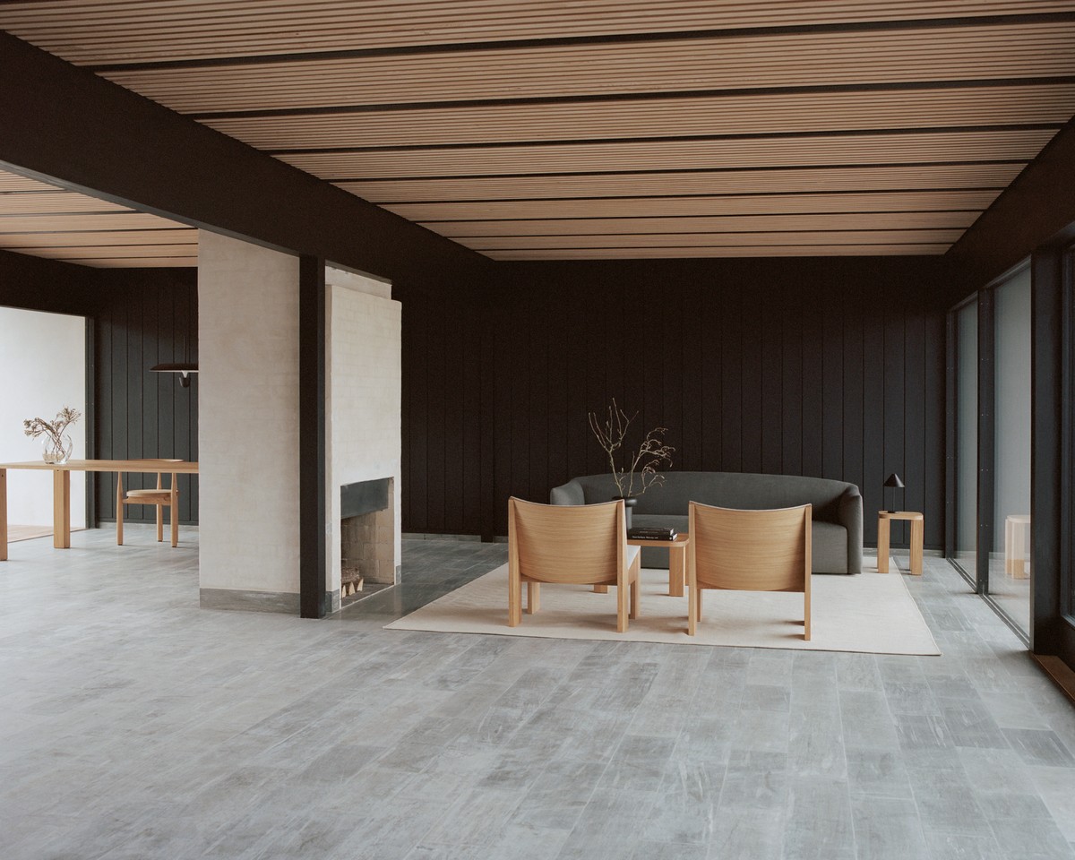 New-Works_Lifestyle_43521_Shore-Sofa-2-Seater_Extended-Base_.43011_Tenon-Lounge-Chair_Fumed-Oak_Zinc-Drake-Spacedust_42730_Atlas-Stool_Natural-Oak_1