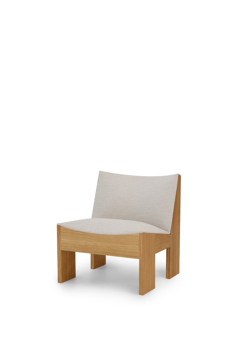 New-Works_Packshots_43010_Tenon-Lounge-Chair_Natural-Oak_Romo-Ruskin-Quill_730x645x700mm_Perspective