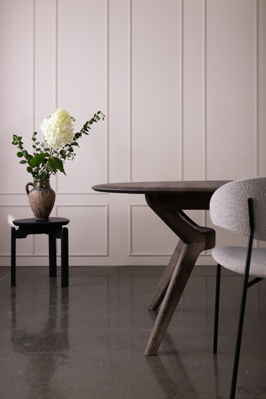 AMILIA_Oval_Dining_table_C11_Ask_220x120_RAM_steel_comfort_Alpine_01_Natural_02