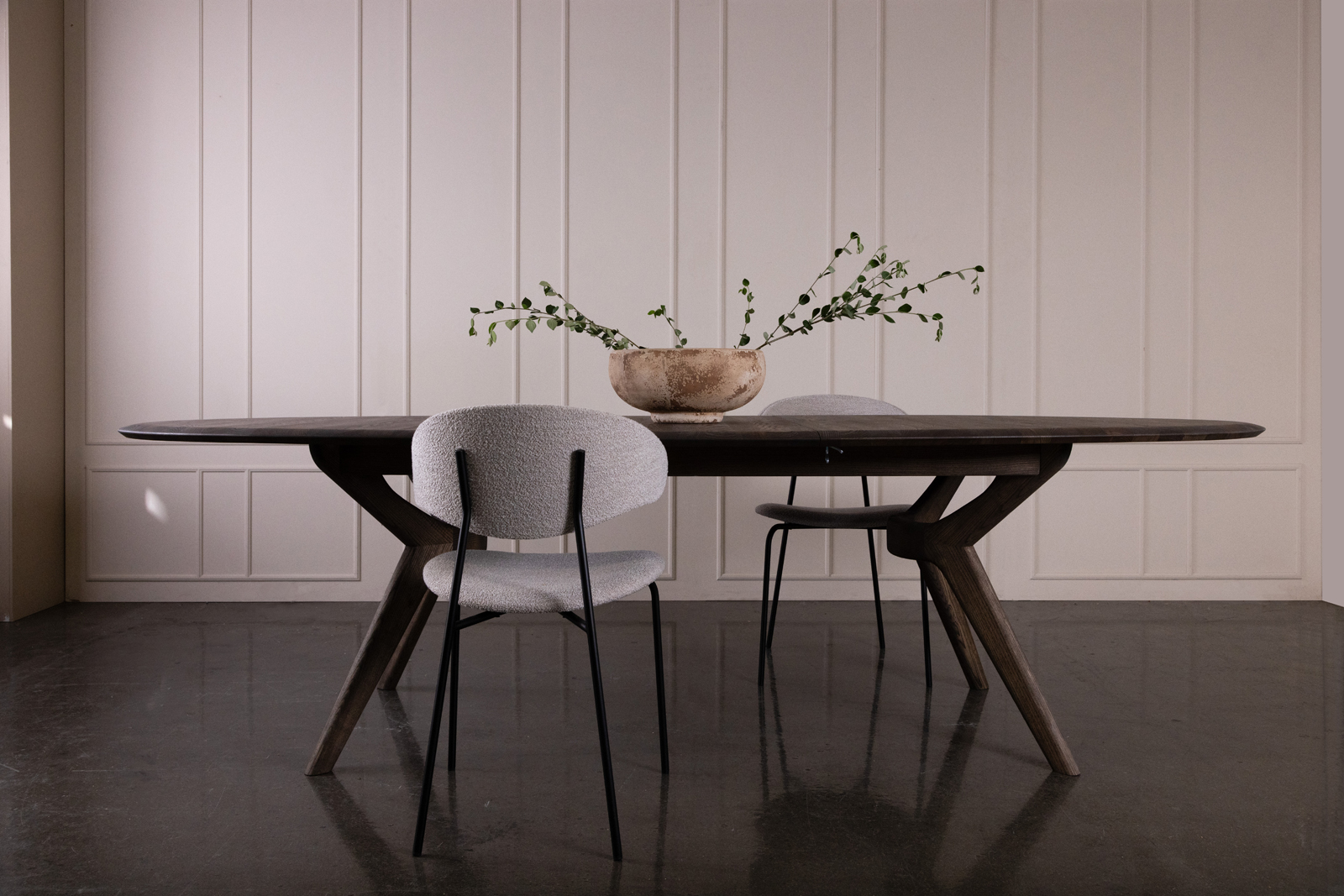 AMILIA_Oval_Dining_table_C11_Ask_220x120_RAM_steel_comfort_Alpine_01_Natural_03