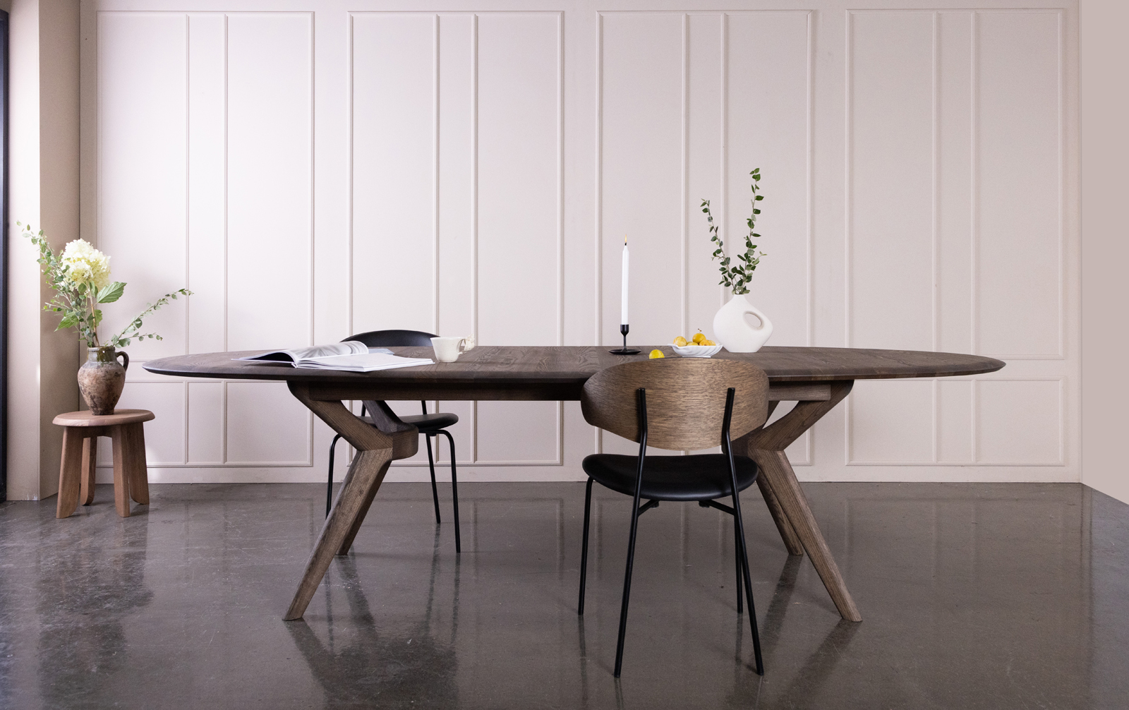 AMILIA_Oval_Dining_table_C11_Ask_220x120_RAM_steel_comfort_shell_C11_Eg_Læder_black_01
