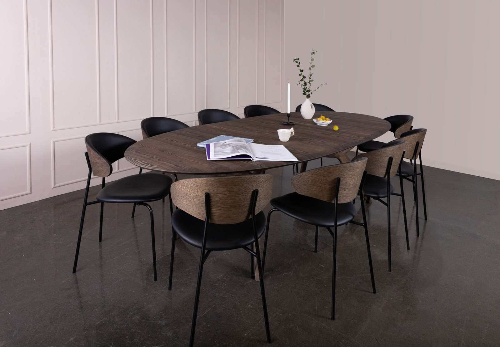 AMILIA_Oval_Dining_table_C11_Ask_220x120_RAM_steel_comfort_shell_C11_Eg_Læder_black_03