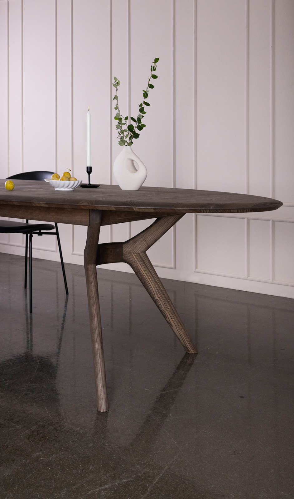 AMILIA_Oval_Dining_table_C11_Ask_220x120_RAM_steel_comfort_shell_C11_Eg_Læder_black_09