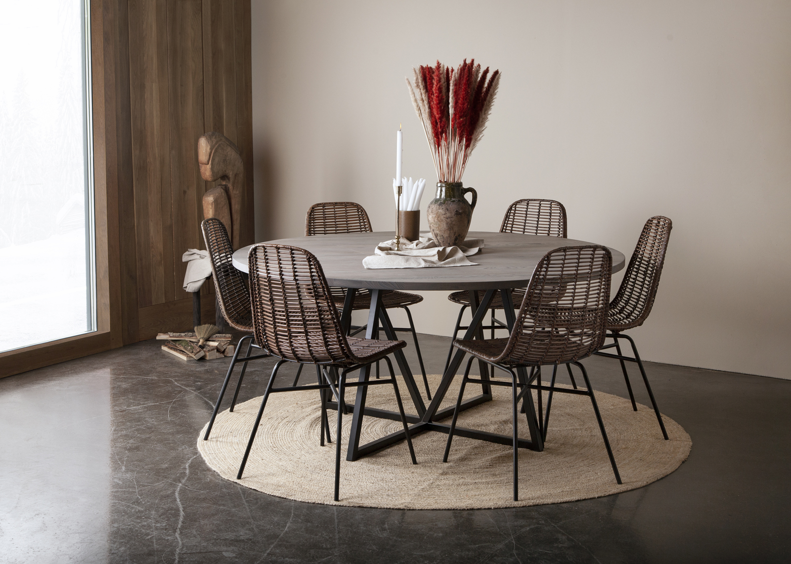 K&K_ZET__round_dining_table_3x3cm_angled_legs