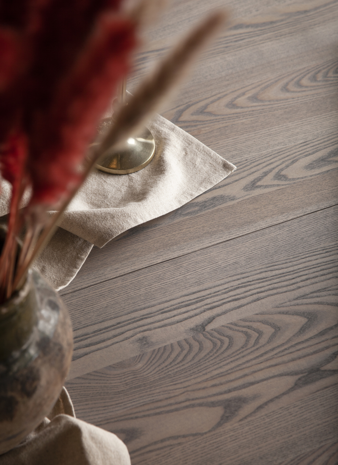 K&K_ZET__round_dining_table_3x3cm_angled_legs_005