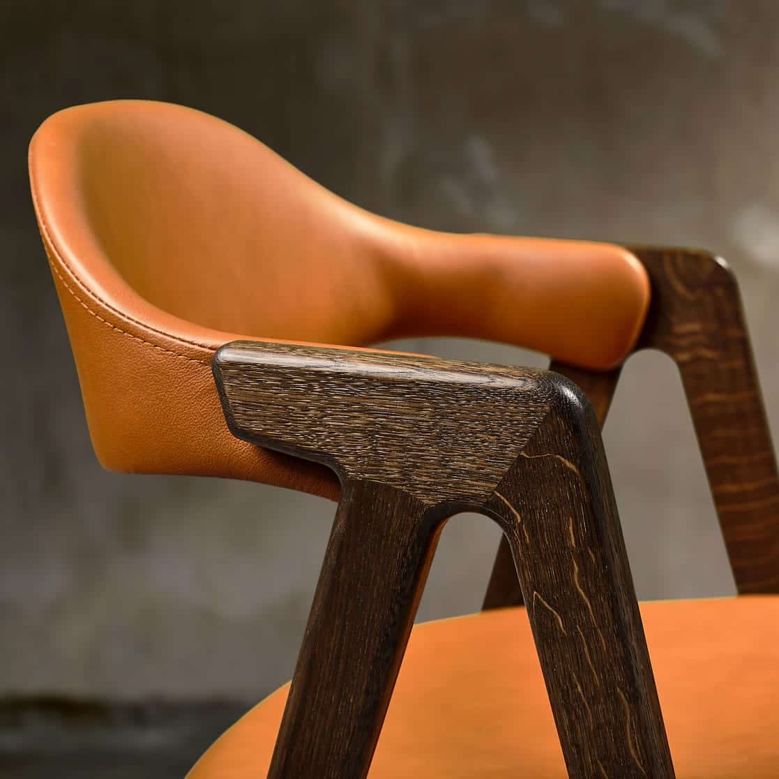 TITAN-Smoked-oak-Cognac_2_bagg_Cropped