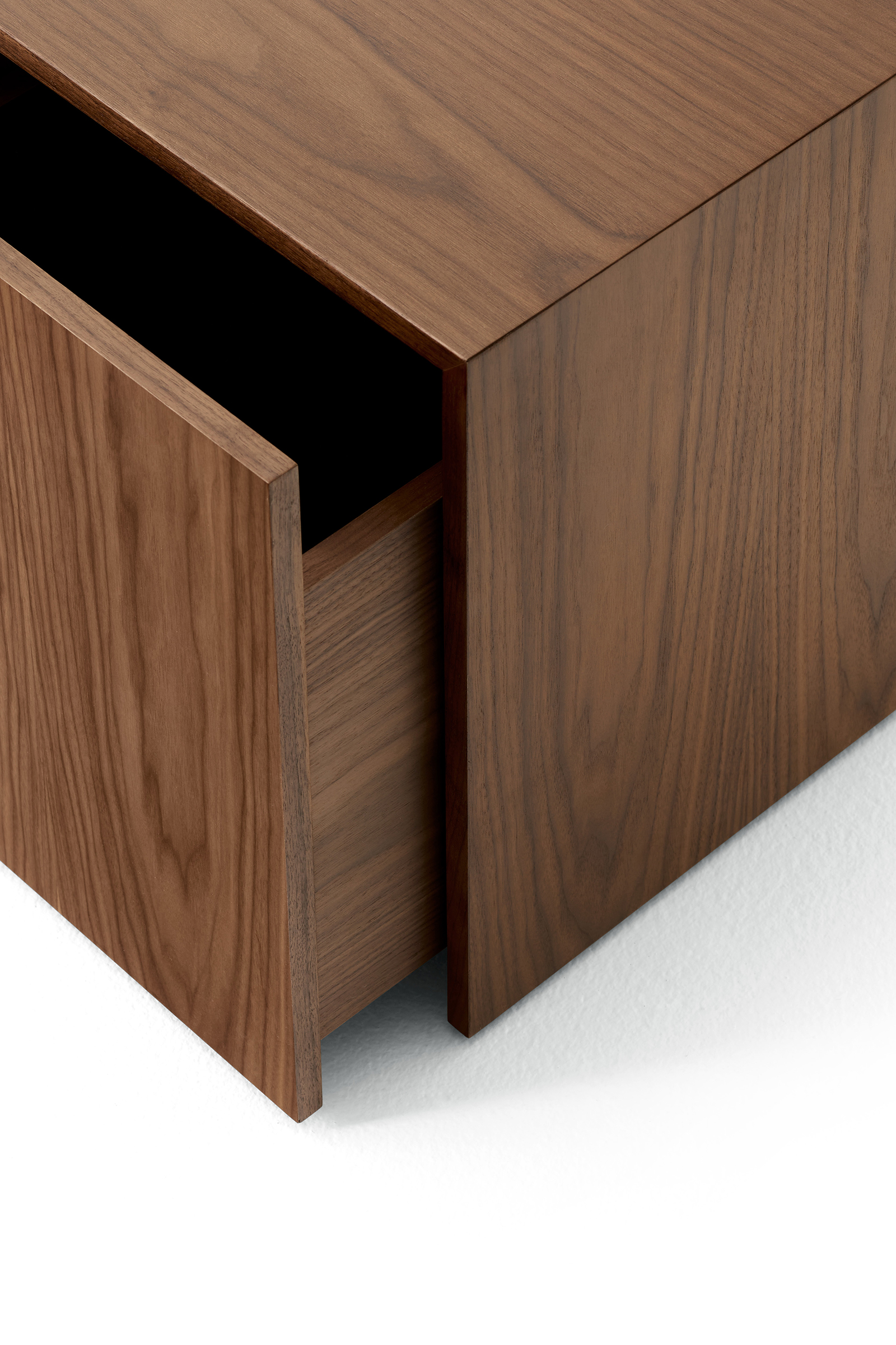 newworks_packshot_40931_mass_side_table_drawer_3