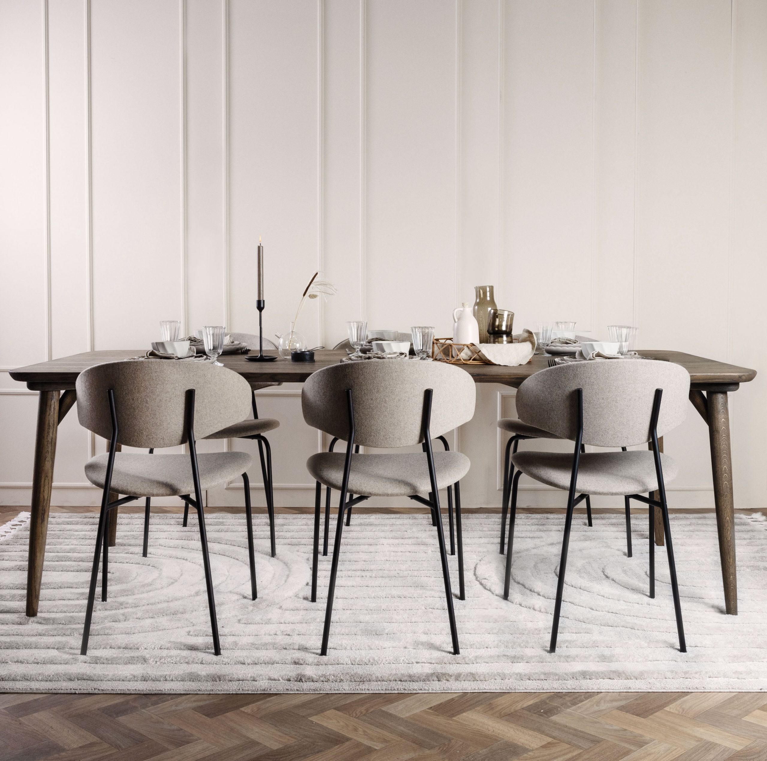 WAVE_dining_table_oak_C11_RamWoolyBeige_005-scaled