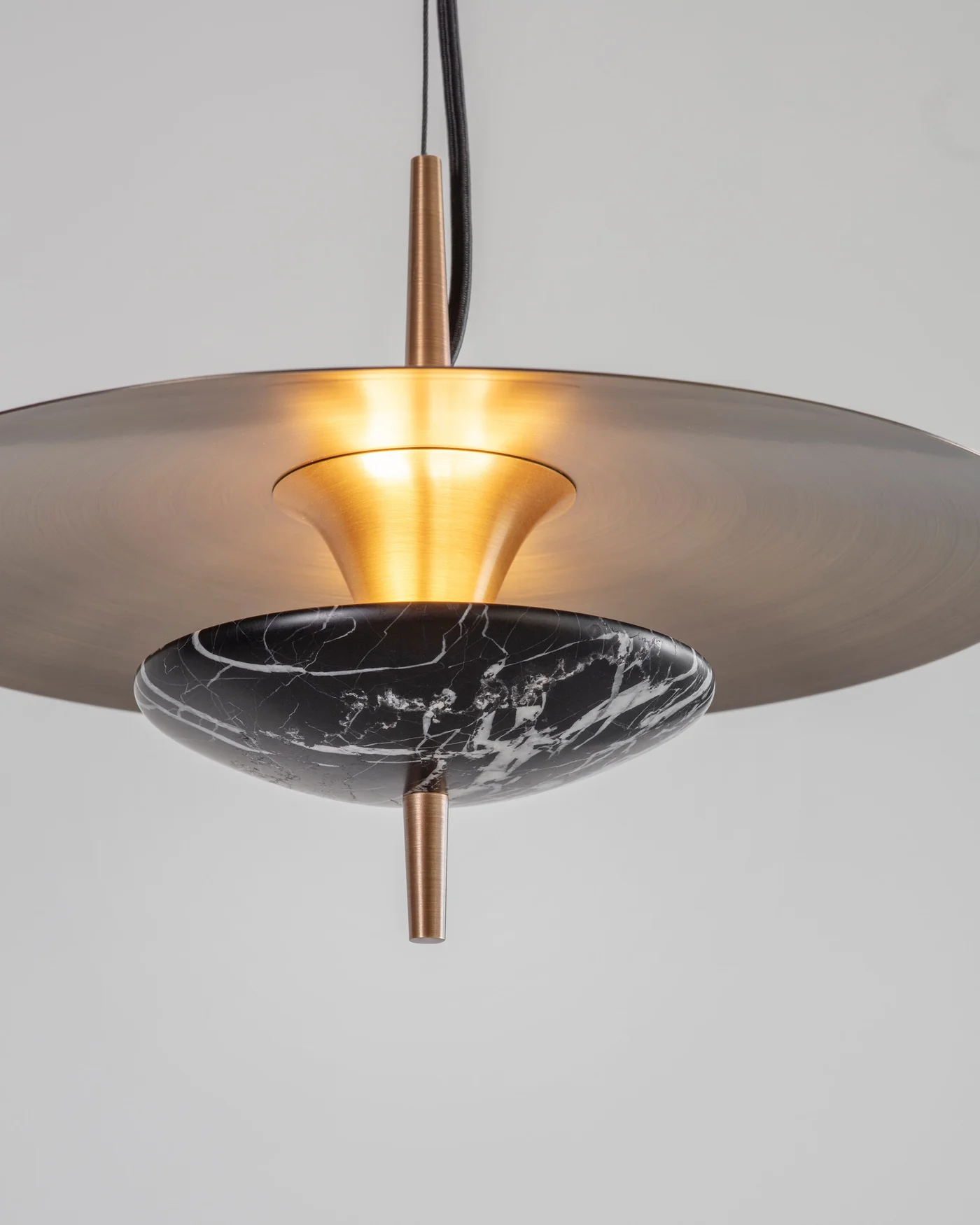 luna-pendant-350-black-marble-detail3.jpg