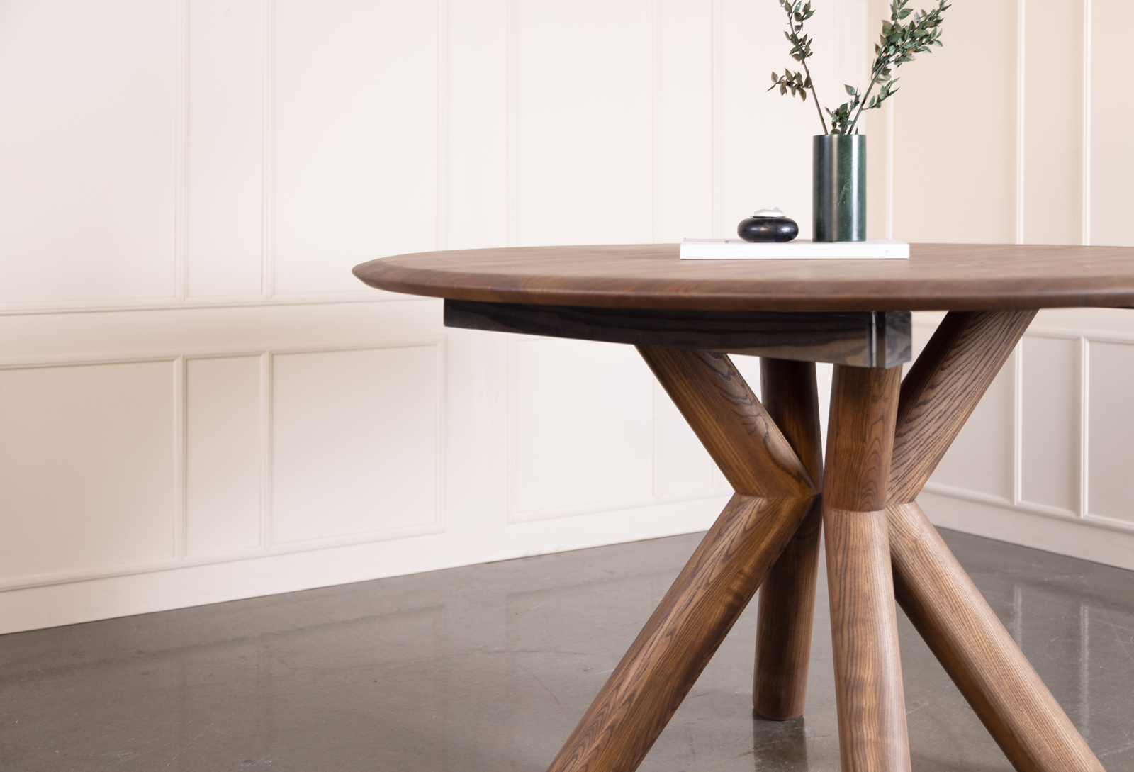MUHLE_dining_table_Ø130_ash_C12_003