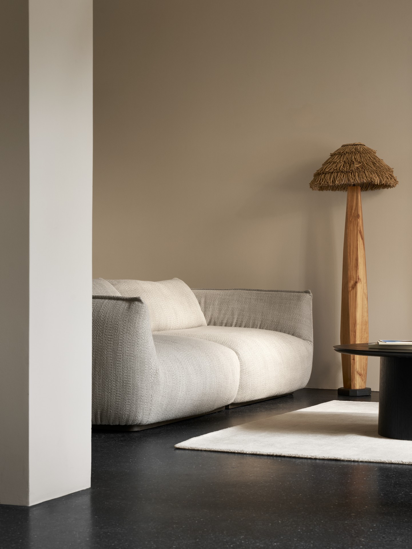 Wendelbo_Lifestyle_Ridge 2-seater_Turn col. 02, Kin coffee table_Black stained oak, Raya rug_Sand_300 dpi