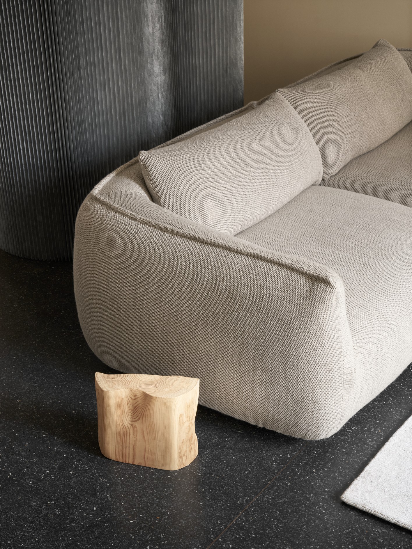 Wendelbo_Lifestyle_Ridge 2-seater_Turn col. 02_V1_300 dpi