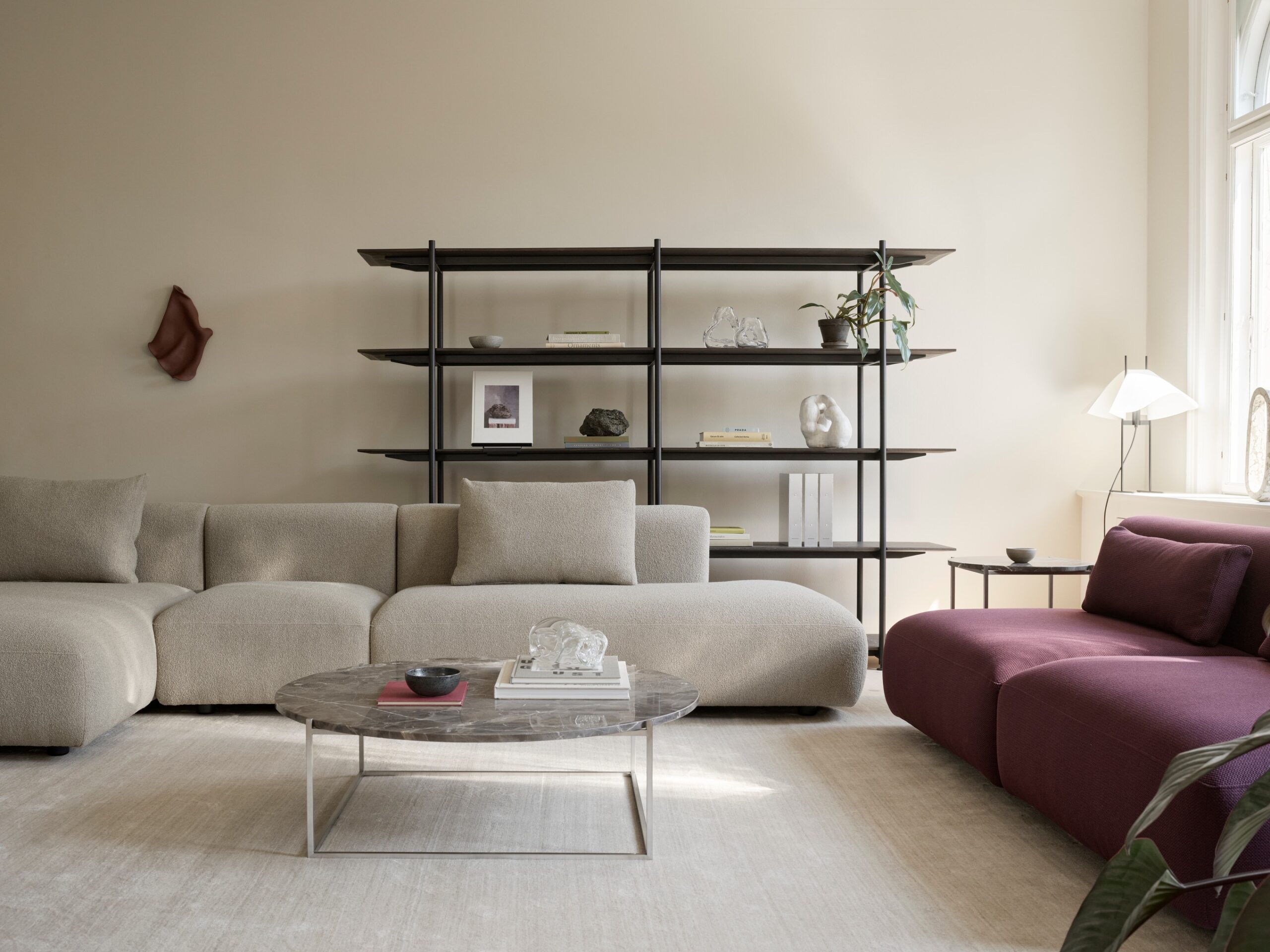 Wendelbo_Showroom Bredgade_Boketto_Cuddle col. 04_Merit col. 40_Circle coffee table_Formal shelving_300 dpi