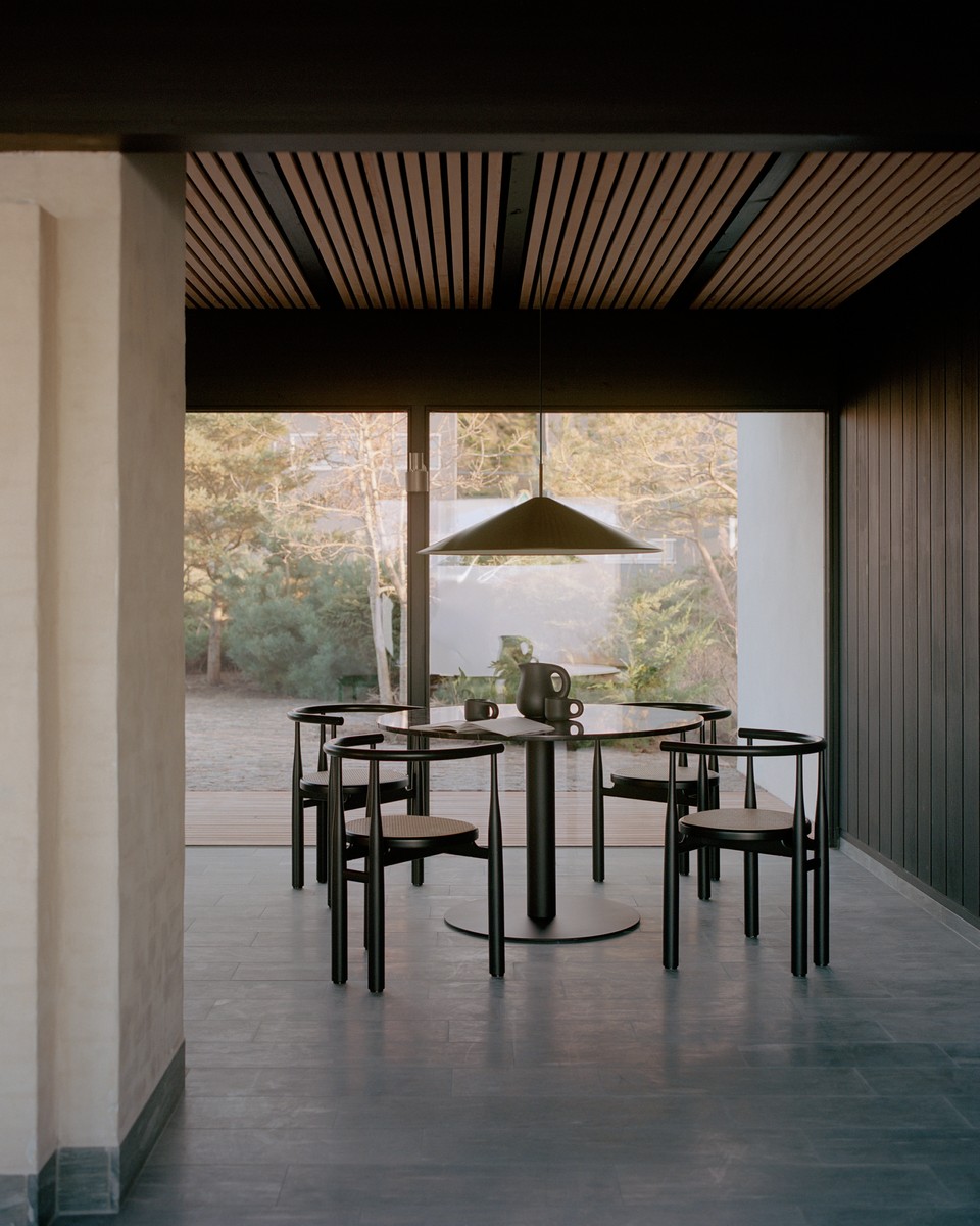 New-Works_Lifestyle_41821_Bukowski-Chair-French-Cane_Black_21530_Brolly-Pendant-Lamp_Ø90_Black