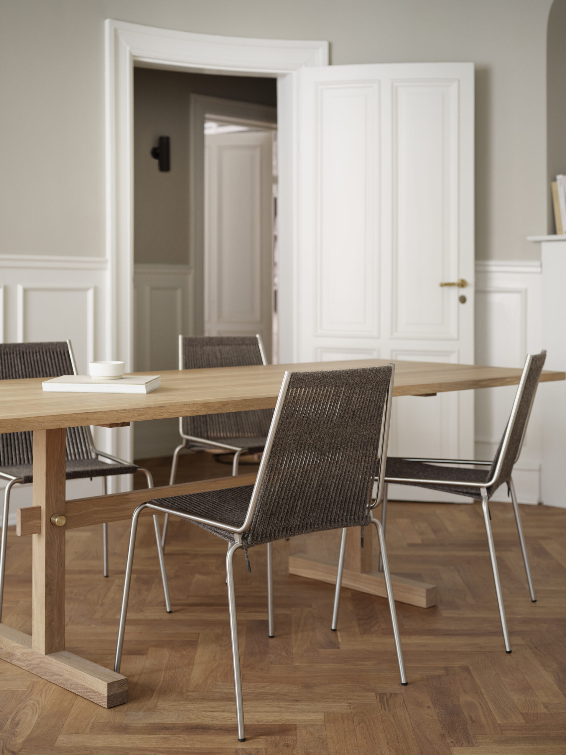 Thorup Copenhagen_Lifestyle D302 Noel Chair steel dark grey wool