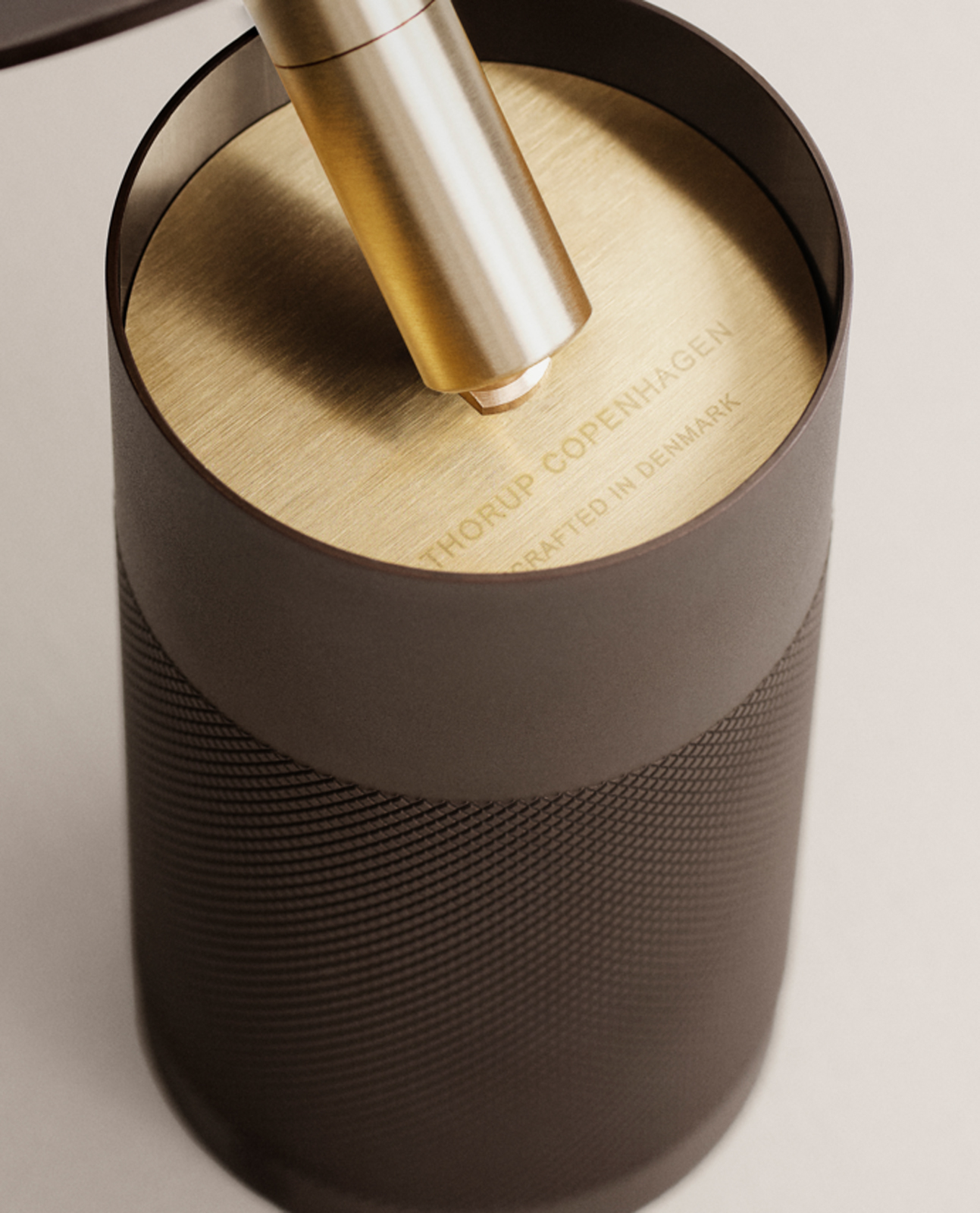Thorup Copenhagen_Lifestyle Patrone Ceiling Lamp Details browned brass