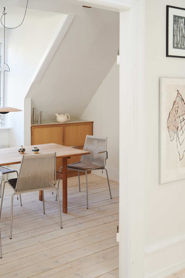 Thorup Copenhagen_Lifestyle_D202 Noel Chair_DW202 Noel Armrest Chair