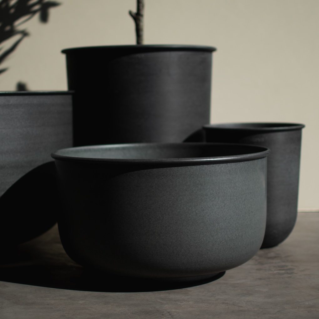 OUT Útiblómapottar WIDE 2 í setti, black