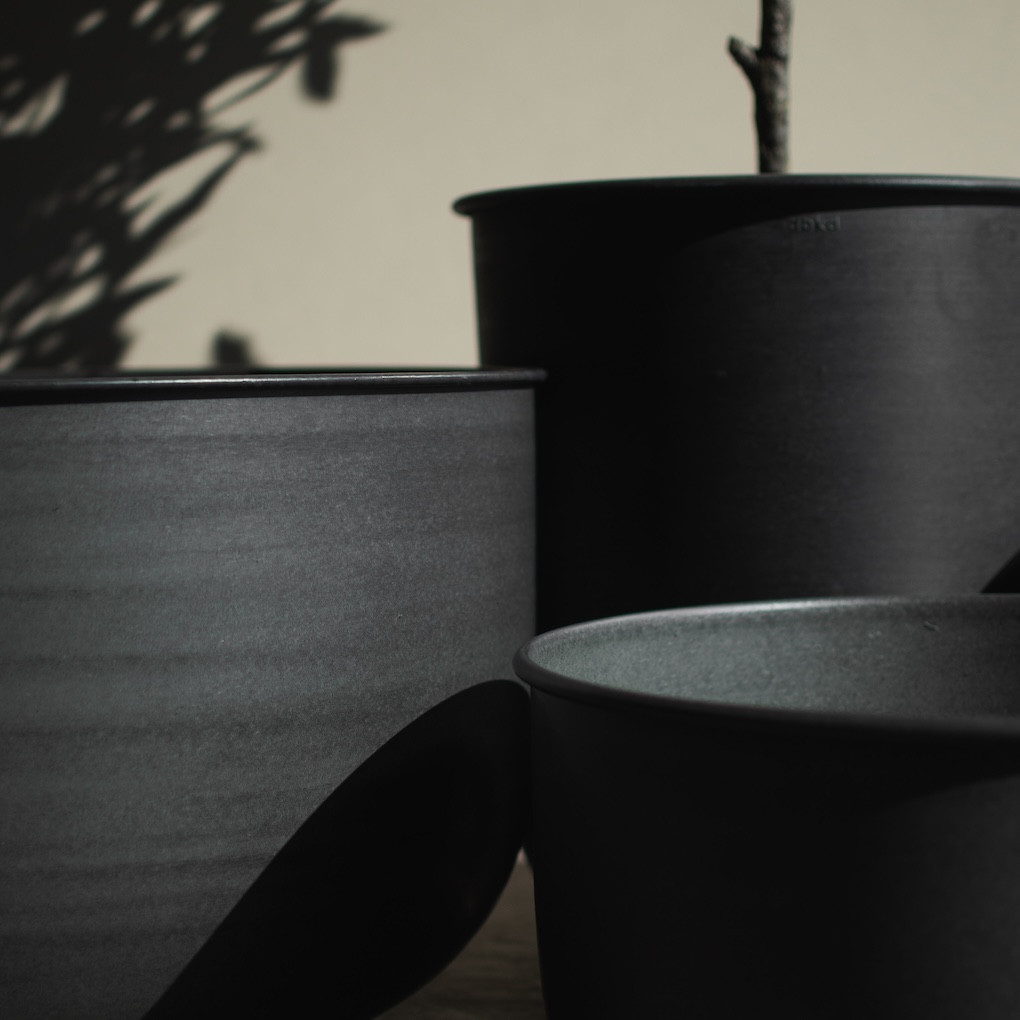 OUT Útiblómapottar WIDE 2 í setti, black