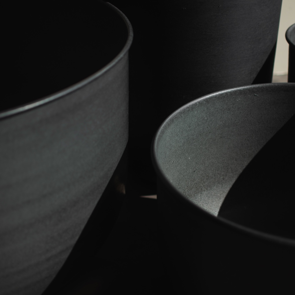 OUT Útiblómapottar WIDE 2 í setti, black